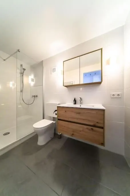 Ticasa Atelier-Parkplatz-Unique-Flughafen-Messe Apartment Steinenbronn